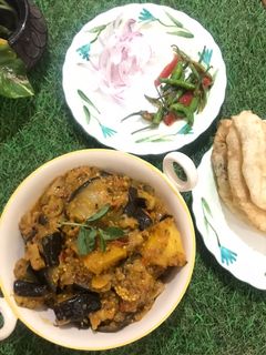 अचारी आलू बैंगन (Achari aloo baingan recipe in hindi) रेसिपी मुख्य फोटो