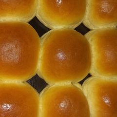 A picture of Milk buns.