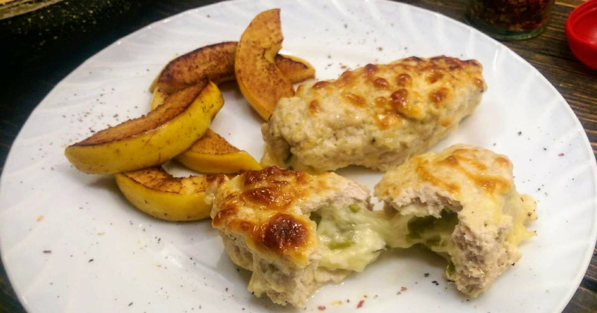 Запечёные котлеты с начинкой из зелёного лука и сыра с