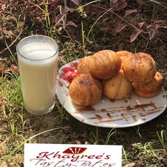 A picture of Stuffed puffs.