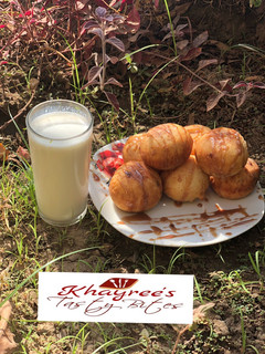 A picture of Stuffed puffs.