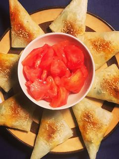 Una foto de Filo-samosas vegetarianas, rellenas de 4 quesos y espinacas
