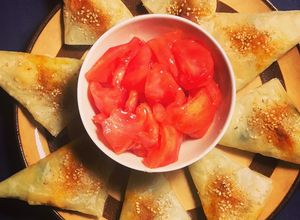 Una foto de Filo-samosas vegetarianas, rellenas de 4 quesos y espinacas