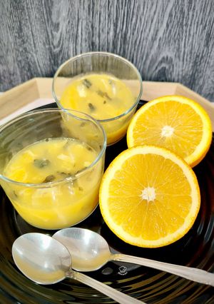 Una foto de Gelatina de naranja con hierbabuena