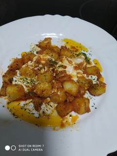 Una foto de Ñoquis de atún con queso cremoso