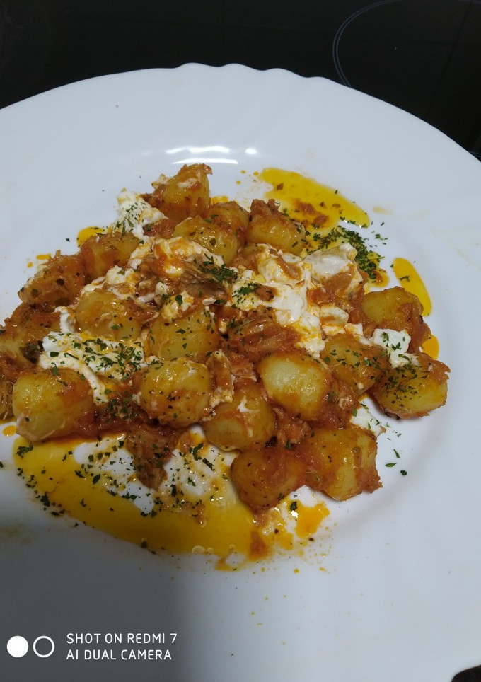 Una foto de Ñoquis de atún con queso cremoso