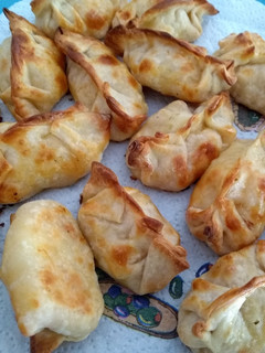 Una foto de Empanadillas de pollo y huevo duro para aperitivo