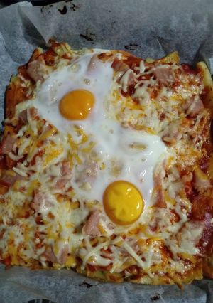 Una foto de Pizza 🍕 con base de patatas fritas 🍟