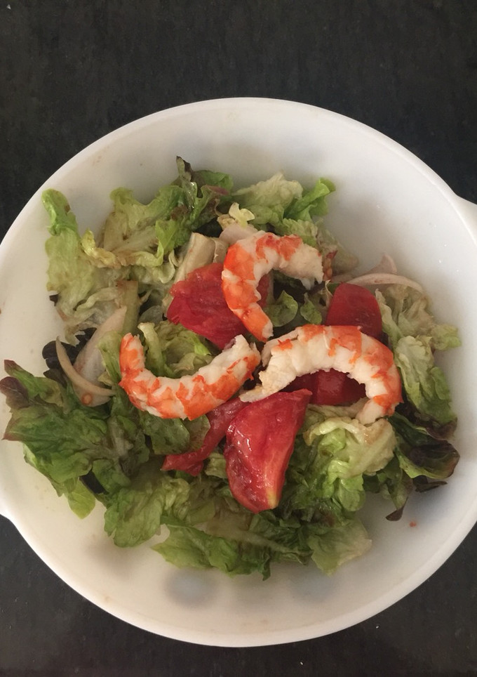 Una foto de Ensalada de langostinos