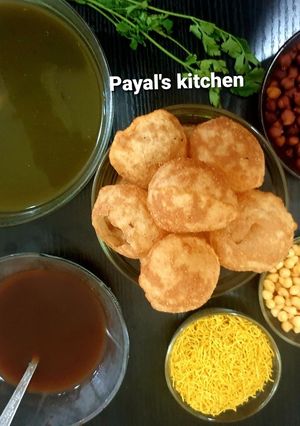 પાણી પૂરી (Pani Puri Recipe In Gujarati) રેસીપી મુખ્ય ફોટો