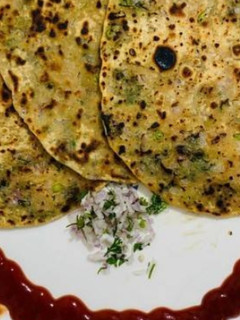 A picture of Crispy Onion Paratha.