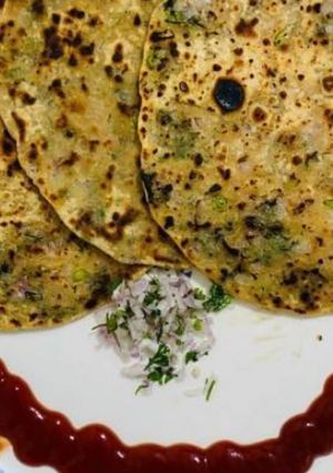 A picture of Crispy Onion Paratha.
