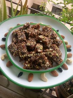 हेलथी ड्रायफ्रूट्स बर्फी (dry fruit barfi recipe in marathi) रेसिपी चे मुख्य फोटो