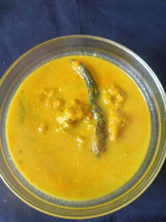 ડપકા કઢી (Dapka Kadhi Recipe In Gujarati) રેસીપી મુખ્ય ફોટો