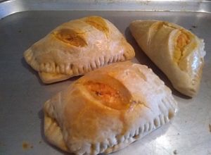 Una foto de Pastelitos de pollo y queso crema