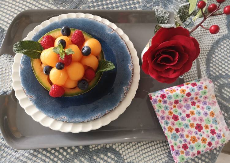 Mixed fruits in a fruit bowl