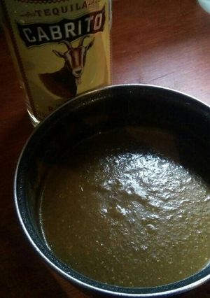 Una foto de Salsa verde al tequila