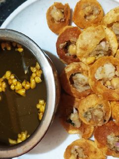 पानी पूरी (Pani Puri recipe in hindi) रेसिपी मुख्य फोटो