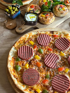 صورة لوصفة بيتزا 🍕 _مرتديلا