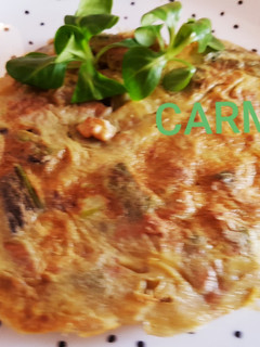 Una foto de Tortilla de espárragos y nueces