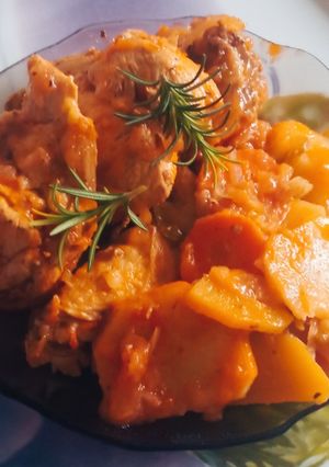 Una foto de Pollo a la cacerola con verduras