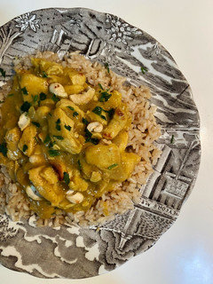 Una foto de Pollo al curry con mango🥭