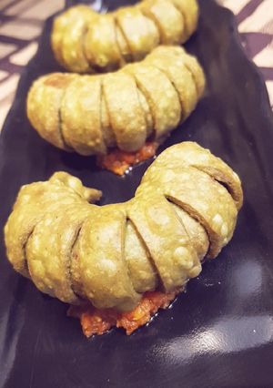 A picture of Spiral paneer samosa.