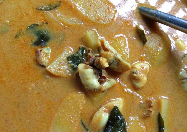 Cara Gampang Menyiapkan Cumi kentang kuah kuning, Enak Banget