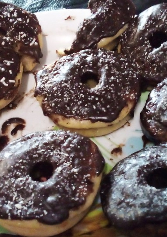 Una foto de Donas de chocolate 🍫 al horno con baño de chocolate 😍