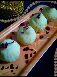मावा मोदक(mawa modak recipe in hindi) रेसिपी मुख्य फोटो