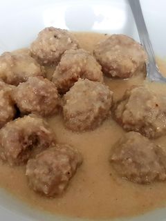 Una foto de Albóndigas con salsa de almendras