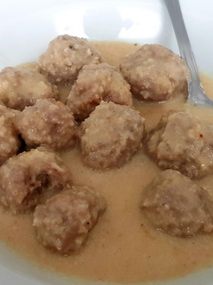 Una foto de Albóndigas con salsa de almendras