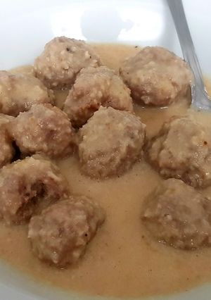 Una foto de Albóndigas con salsa de almendras