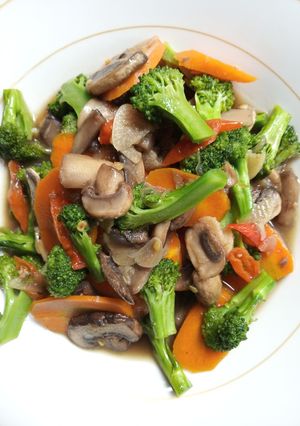 Foto resep Tumis Brokoli + Jamur Kancing Saus Tiram