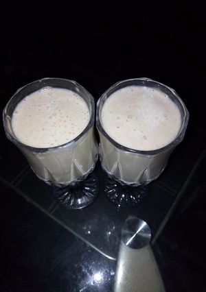 A picture of Banana smoothie.