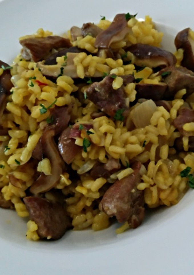 Una foto de Arroz con pluma ibérica y setas shiitake
