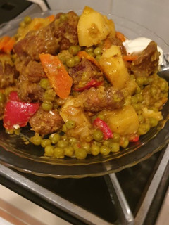 Una foto de Estofado de carne al curry amarillo