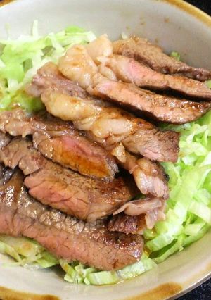 A picture of Umami-Filled but Inexpensive Beef Steak Bowl.