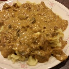 A picture of Beef Stroganoff.