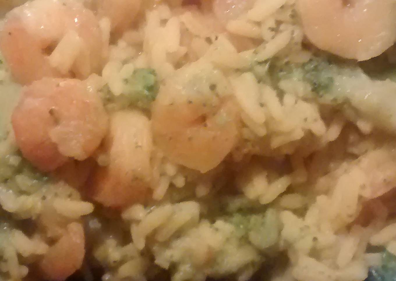 Light shrimp and broccoli rice