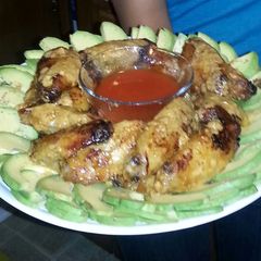A picture of Jalopeno Chicken Wings with Avocado.