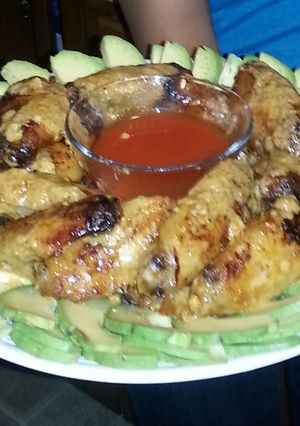 A picture of Jalopeno Chicken Wings with Avocado.