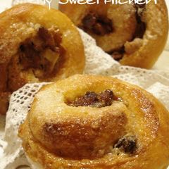 A picture of Caramel Cinnamon Rolls.