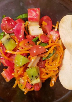 Una foto de Ensalada Surimi Kiwi