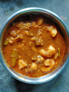 आलू परवल की सब्जी (Aloo parwal ki sabzi recipe in Hindi) रेसिपी मुख्य फोटो