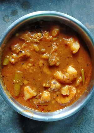 आलू परवल की सब्जी (Aloo parwal ki sabzi recipe in Hindi) रेसिपी मुख्य फोटो