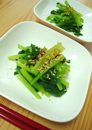 A picture of Komatsuna Namul (Korean-style Salad).