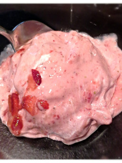 A picture of Banana Strawberry Ice.