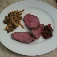 Roast beef with fried mushrooms and a tomato chutney A picture of Roast beef with fried mushrooms and a tomato chutney.