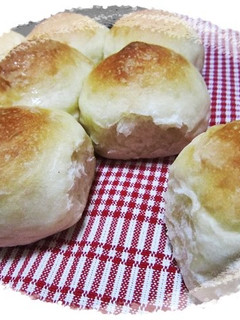 A picture of Rich and Creamy Bread Rolls.